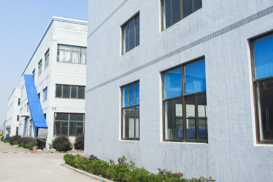 مصنع في الخارج